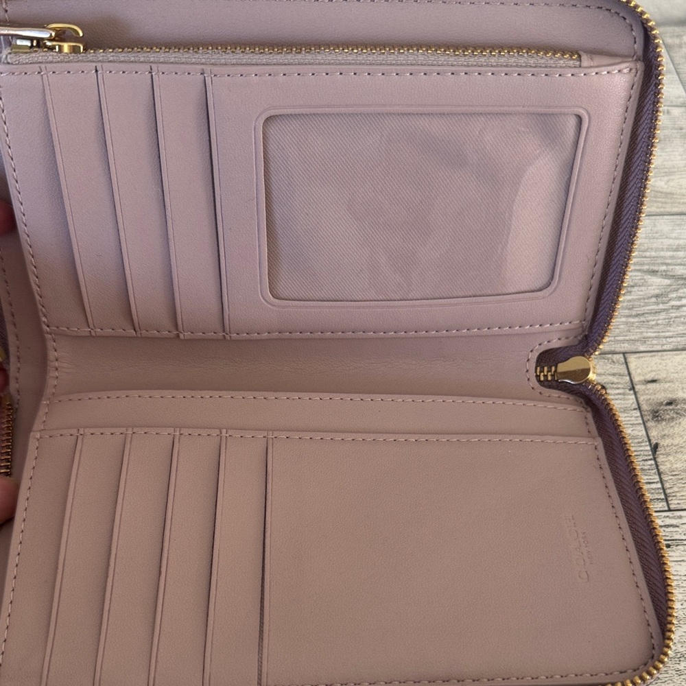 Coach Medium ID Zip Wallet in Colorblock with Border Quilting NWOT - Picture 9 of 13